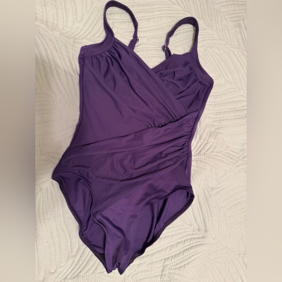 Miraclesuit One Piece Size 10 in Deep Purple - Picture 1 of 8